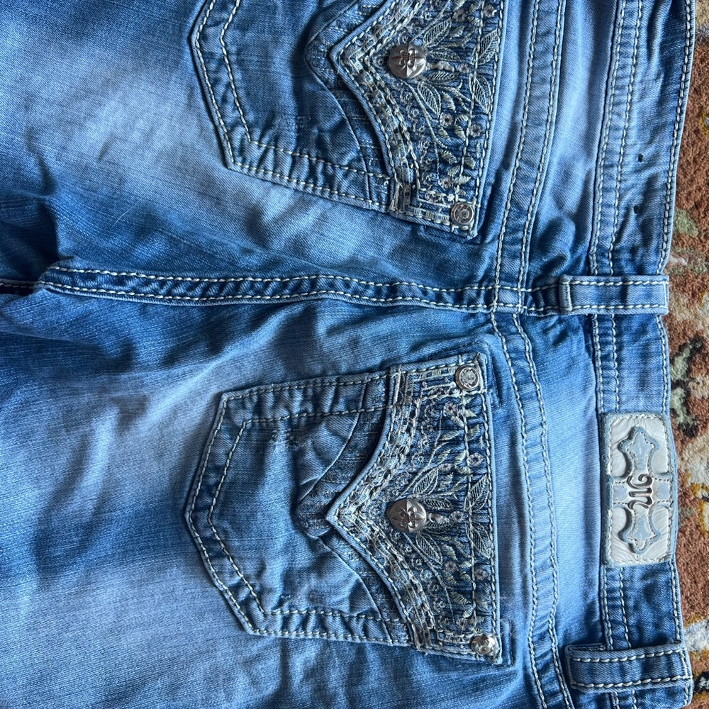 Miss Me Blue cropped  Jeans mid rise.